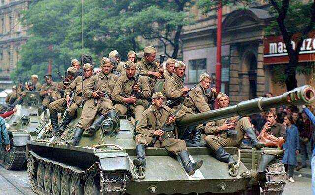 捷克面对斯洛伐克的强硬防守 捷克面对斯洛伐克的强硬防守