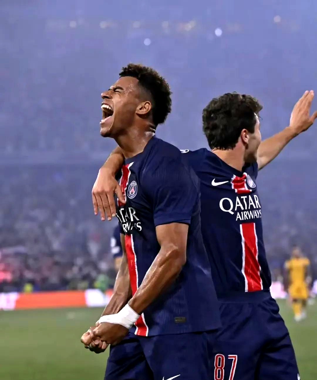 包含巴黎年轻球员崭露头角，助球队夺冠的词条