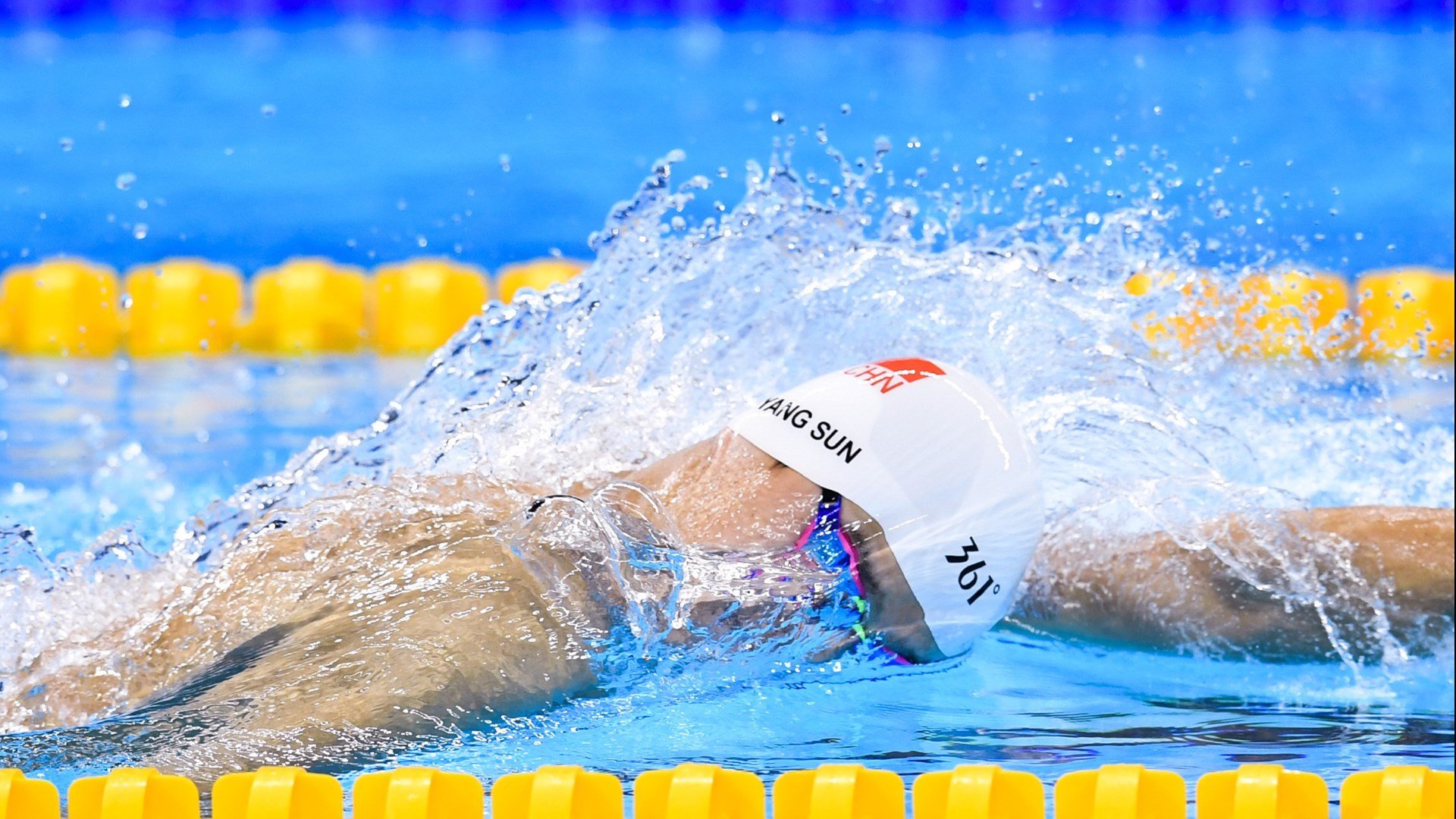 赛道上的逆袭，哈斯车队如何逆转梅赛德斯，勒克莱尔的关键制胜